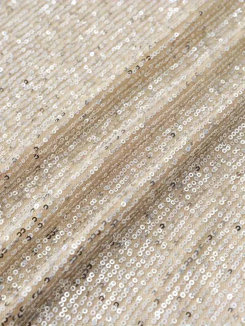 Robe de fête avec paillettes et contraste