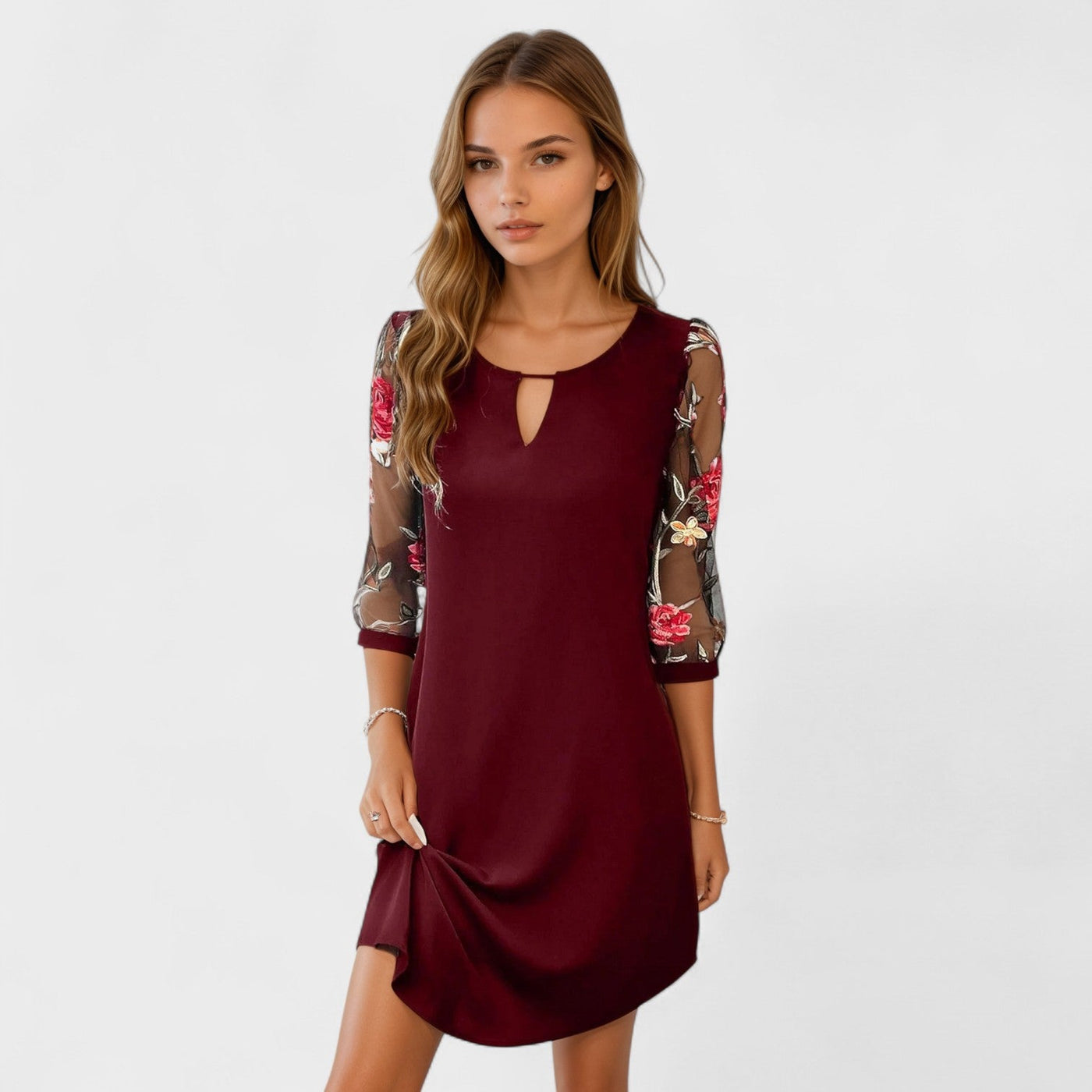 Renata – Robe Élégante Brodée